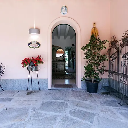 Bed and breakfast Red Wine 4*