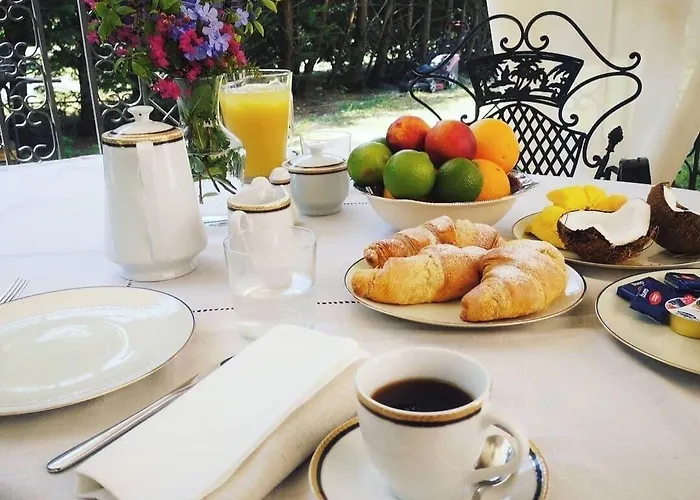 Red Wine Couette-café