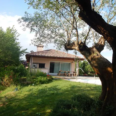 Oda ve Kahvaltı Red Wine