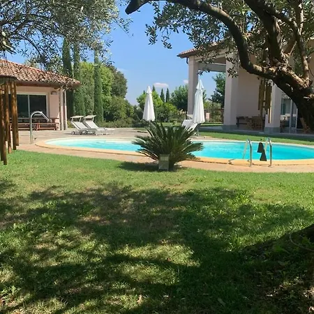 Oda ve Kahvaltı Red Wine