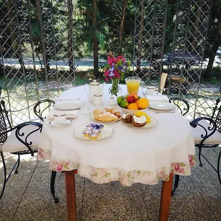 Bed & Breakfast Red Wine
