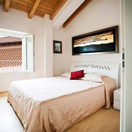 Bed & Breakfast Red Wine