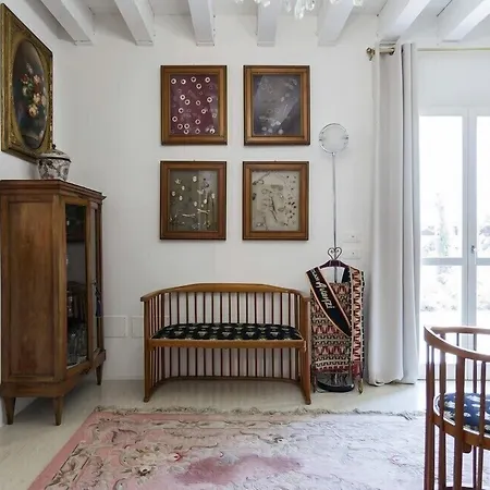 Red Wine Отель типа 