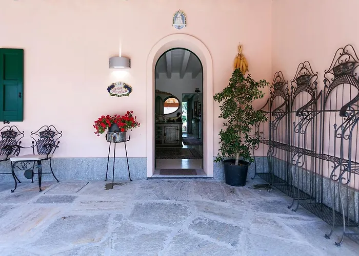 Bed & Breakfast Red Wine 4*