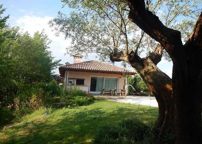 Bed & Breakfast Red Wine