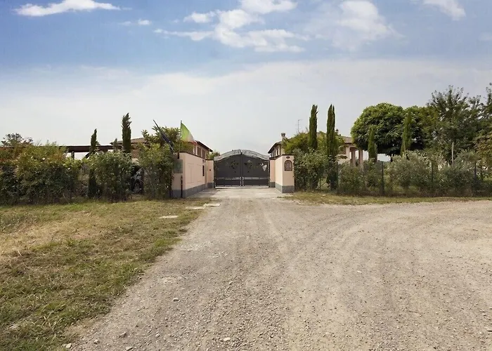 Red Wine Bed & Breakfast