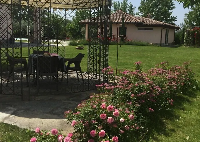 Bed & Breakfast Red Wine