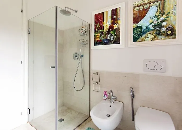 Red Wine Nocleg ze śniadaniem 4*